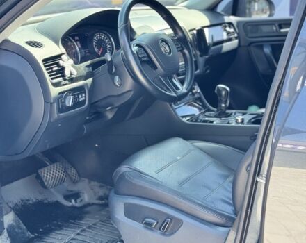 Серый Фольксваген Туарег, объемом двигателя 3 л и пробегом 460 тыс. км за 14300 $, фото 5 на Automoto.ua