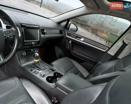 Серый Фольксваген Туарег, объемом двигателя 2.97 л и пробегом 210 тыс. км за 17499 $, фото 7 на Automoto.ua