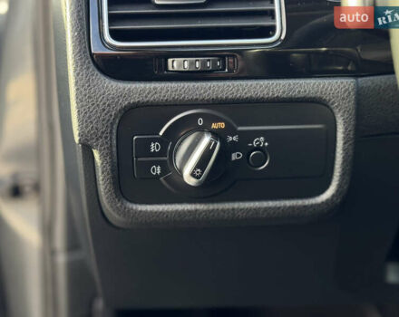 Сірий Фольксваген Туарег, об'ємом двигуна 3 л та пробігом 218 тис. км за 15700 $, фото 20 на Automoto.ua