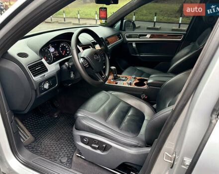 Сірий Фольксваген Туарег, об'ємом двигуна 2.97 л та пробігом 318 тис. км за 17600 $, фото 14 на Automoto.ua