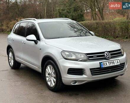 Сірий Фольксваген Туарег, об'ємом двигуна 2.97 л та пробігом 318 тис. км за 17600 $, фото 5 на Automoto.ua
