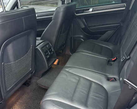 Серый Фольксваген Туарег, объемом двигателя 2.97 л и пробегом 210 тыс. км за 17499 $, фото 12 на Automoto.ua