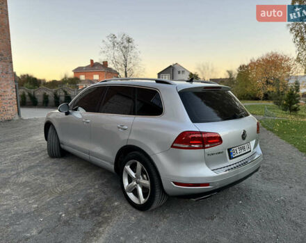 Фольксваген Туарег 2010 в Хмельницком на Automoto.ua Серый Фольксваген Туарег, объемом двигателя 2.97 л и пробегом 317 тыс. км за 15500 $, фото 1 на Automoto.ua