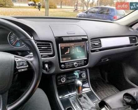 Сірий Фольксваген Туарег, об'ємом двигуна 3 л та пробігом 250 тис. км за 14500 $, фото 13 на Automoto.ua