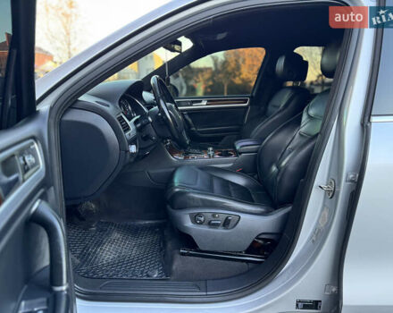 Фольксваген Туарег 2010 в Хмельницком на Automoto.ua Серый Фольксваген Туарег, объемом двигателя 2.97 л и пробегом 317 тыс. км за 15500 $, фото 38 на Automoto.ua