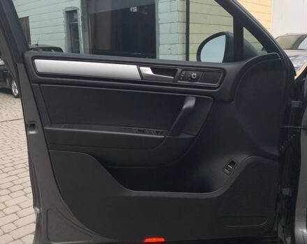 Серый Фольксваген Туарег, объемом двигателя 3 л и пробегом 261 тыс. км за 16500 $, фото 6 на Automoto.ua