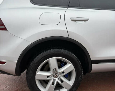 Серый Фольксваген Туарег, объемом двигателя 2.97 л и пробегом 210 тыс. км за 17499 $, фото 21 на Automoto.ua