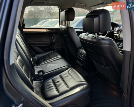 Сірий Фольксваген Туарег, об'ємом двигуна 3 л та пробігом 218 тис. км за 15700 $, фото 26 на Automoto.ua