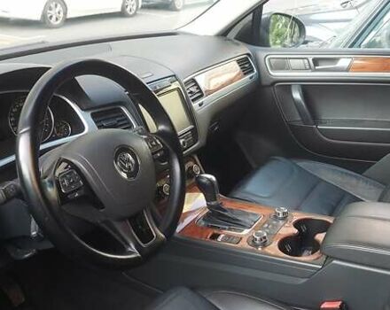 Серый Фольксваген Туарег, объемом двигателя 3.6 л и пробегом 300 тыс. км за 13500 $, фото 10 на Automoto.ua