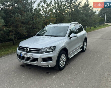 Серый Фольксваген Туарег, объемом двигателя 2.97 л и пробегом 360 тыс. км за 15300 $, фото 2 на Automoto.ua