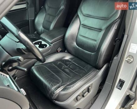 Серый Фольксваген Туарег, объемом двигателя 3 л и пробегом 298 тыс. км за 15500 $, фото 27 на Automoto.ua