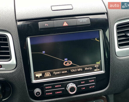 Серый Фольксваген Туарег, объемом двигателя 2.97 л и пробегом 311 тыс. км за 17300 $, фото 88 на Automoto.ua