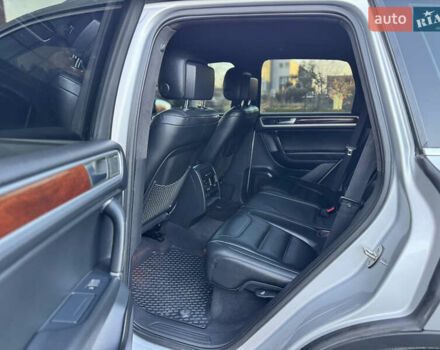 Фольксваген Туарег 2010 в Хмельницком на Automoto.ua Серый Фольксваген Туарег, объемом двигателя 2.97 л и пробегом 317 тыс. км за 15500 $, фото 54 на Automoto.ua