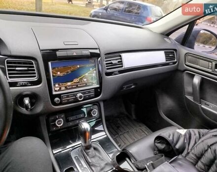 Сірий Фольксваген Туарег, об'ємом двигуна 3 л та пробігом 250 тис. км за 14500 $, фото 27 на Automoto.ua