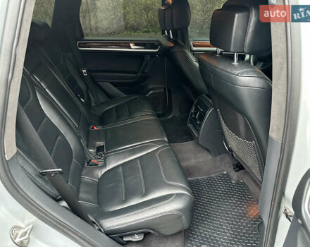 Сірий Фольксваген Туарег, об'ємом двигуна 2.97 л та пробігом 318 тис. км за 17600 $, фото 21 на Automoto.ua