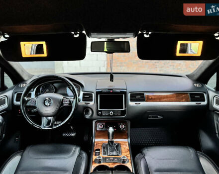 Фольксваген Туарег 2010 в Хмельницком на Automoto.ua Серый Фольксваген Туарег, объемом двигателя 2.97 л и пробегом 317 тыс. км за 15500 $, фото 44 на Automoto.ua