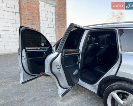 Фольксваген Туарег 2010 в Хмельницком на Automoto.ua Серый Фольксваген Туарег, объемом двигателя 2.97 л и пробегом 317 тыс. км за 15500 $, фото 37 на Automoto.ua