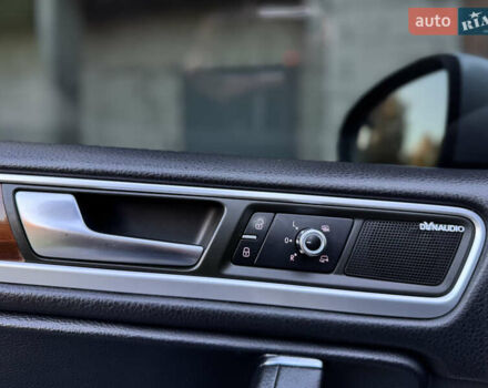 Фольксваген Туарег 2010 в Хмельницком на Automoto.ua Серый Фольксваген Туарег, объемом двигателя 2.97 л и пробегом 317 тыс. км за 15500 $, фото 41 на Automoto.ua