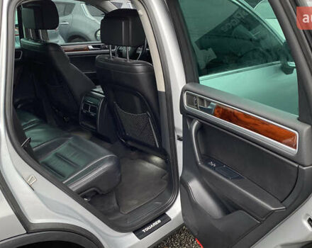 Серый Фольксваген Туарег, объемом двигателя 2.97 л и пробегом 311 тыс. км за 17300 $, фото 61 на Automoto.ua