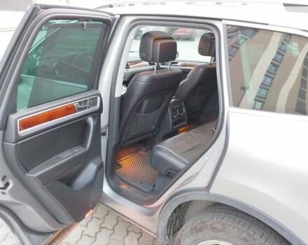 Серый Фольксваген Туарег, объемом двигателя 3 л и пробегом 259 тыс. км за 17000 $, фото 9 на Automoto.ua