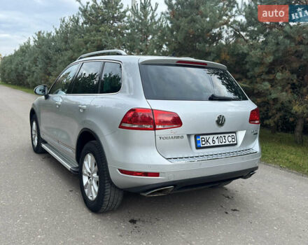 Серый Фольксваген Туарег, объемом двигателя 2.97 л и пробегом 360 тыс. км за 15300 $, фото 12 на Automoto.ua