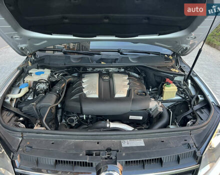 Серый Фольксваген Туарег, объемом двигателя 3 л и пробегом 317 тыс. км за 16499 $, фото 44 на Automoto.ua