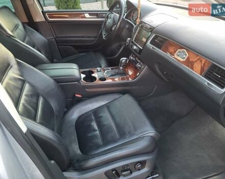 Серый Фольксваген Туарег, объемом двигателя 3 л и пробегом 310 тыс. км за 18500 $, фото 13 на Automoto.ua