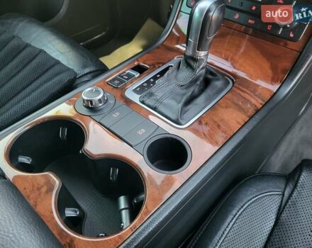 Серый Фольксваген Туарег, объемом двигателя 3 л и пробегом 310 тыс. км за 18500 $, фото 18 на Automoto.ua