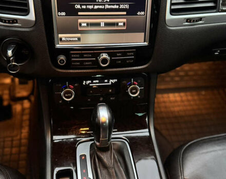 Серый Фольксваген Туарег, объемом двигателя 2.97 л и пробегом 360 тыс. км за 15300 $, фото 26 на Automoto.ua