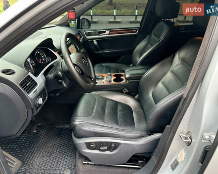 Сірий Фольксваген Туарег, об'ємом двигуна 2.97 л та пробігом 318 тис. км за 17600 $, фото 15 на Automoto.ua