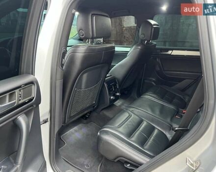 Серый Фольксваген Туарег, объемом двигателя 3 л и пробегом 298 тыс. км за 15500 $, фото 23 на Automoto.ua