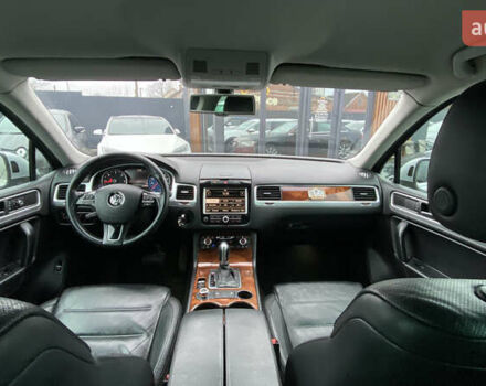 Серый Фольксваген Туарег, объемом двигателя 2.97 л и пробегом 311 тыс. км за 17300 $, фото 72 на Automoto.ua