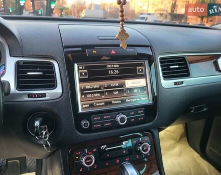 Серый Фольксваген Туарег, объемом двигателя 3 л и пробегом 310 тыс. км за 18500 $, фото 24 на Automoto.ua