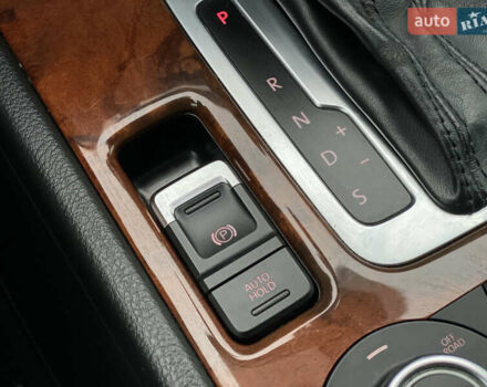 Серый Фольксваген Туарег, объемом двигателя 2.97 л и пробегом 311 тыс. км за 17300 $, фото 98 на Automoto.ua