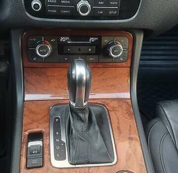 Серый Фольксваген Туарег, объемом двигателя 3.6 л и пробегом 300 тыс. км за 13500 $, фото 12 на Automoto.ua