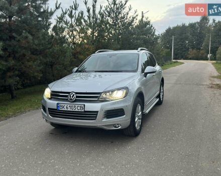 Серый Фольксваген Туарег, объемом двигателя 2.97 л и пробегом 360 тыс. км за 15300 $, фото 3 на Automoto.ua