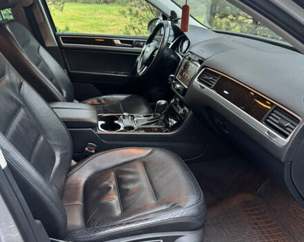 Серый Фольксваген Туарег, объемом двигателя 2.97 л и пробегом 360 тыс. км за 15300 $, фото 21 на Automoto.ua