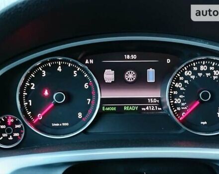 Серый Фольксваген Туарег, объемом двигателя 3 л и пробегом 259 тыс. км за 17000 $, фото 19 на Automoto.ua