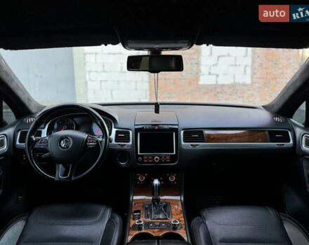 Фольксваген Туарег 2010 в Хмельницком на Automoto.ua Серый Фольксваген Туарег, объемом двигателя 2.97 л и пробегом 317 тыс. км за 15500 $, фото 47 на Automoto.ua