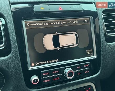 Серый Фольксваген Туарег, объемом двигателя 3 л и пробегом 298 тыс. км за 15500 $, фото 31 на Automoto.ua