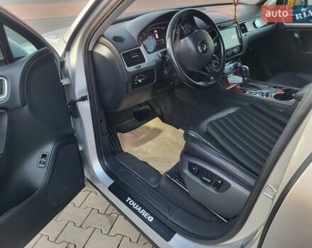 Серый Фольксваген Туарег, объемом двигателя 3 л и пробегом 310 тыс. км за 18500 $, фото 28 на Automoto.ua