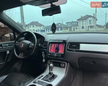 Серый Фольксваген Туарег, объемом двигателя 3 л и пробегом 298 тыс. км за 15500 $, фото 20 на Automoto.ua