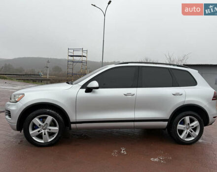 Серый Фольксваген Туарег, объемом двигателя 2.97 л и пробегом 210 тыс. км за 17499 $, фото 2 на Automoto.ua