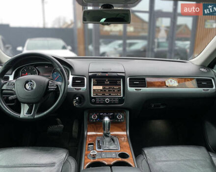 Серый Фольксваген Туарег, объемом двигателя 2.97 л и пробегом 311 тыс. км за 17300 $, фото 73 на Automoto.ua