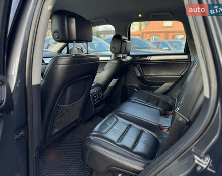 Сірий Фольксваген Туарег, об'ємом двигуна 3 л та пробігом 218 тис. км за 15700 $, фото 24 на Automoto.ua