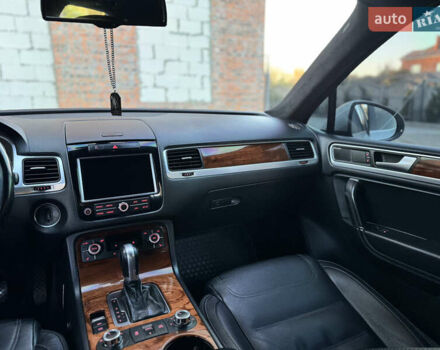 Фольксваген Туарег 2010 в Хмельницком на Automoto.ua Серый Фольксваген Туарег, объемом двигателя 2.97 л и пробегом 317 тыс. км за 15500 $, фото 65 на Automoto.ua