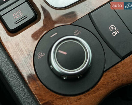 Серый Фольксваген Туарег, объемом двигателя 2.97 л и пробегом 311 тыс. км за 17300 $, фото 93 на Automoto.ua