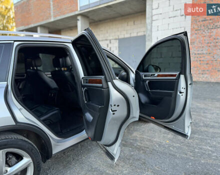 Фольксваген Туарег 2010 в Хмельницком на Automoto.ua Серый Фольксваген Туарег, объемом двигателя 2.97 л и пробегом 317 тыс. км за 15500 $, фото 68 на Automoto.ua