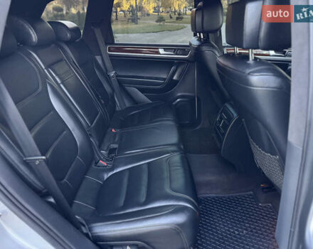 Фольксваген Туарег 2010 в Хмельницком на Automoto.ua Серый Фольксваген Туарег, объемом двигателя 2.97 л и пробегом 317 тыс. км за 15500 $, фото 79 на Automoto.ua