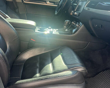 Серый Фольксваген Туарег, объемом двигателя 2.97 л и пробегом 299 тыс. км за 15500 $, фото 14 на Automoto.ua